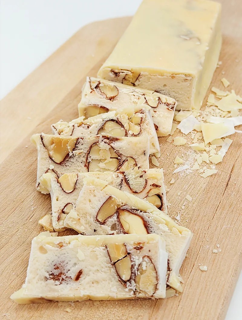 made-in-ischia-torrone-al-limone-friabile-a-pezzi