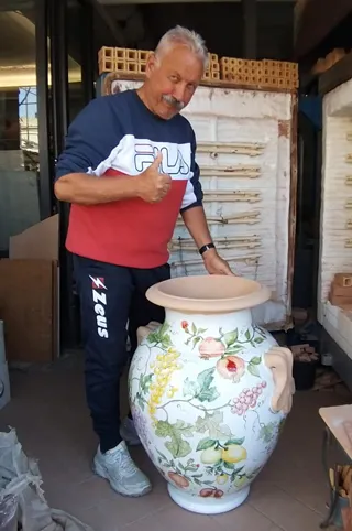 keramos-vaso-a-mano-per-fiori-e-ombrelli